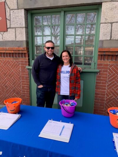 Two people at the zoo entrance